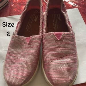 Girls size 2 pink shimmer Tom’s